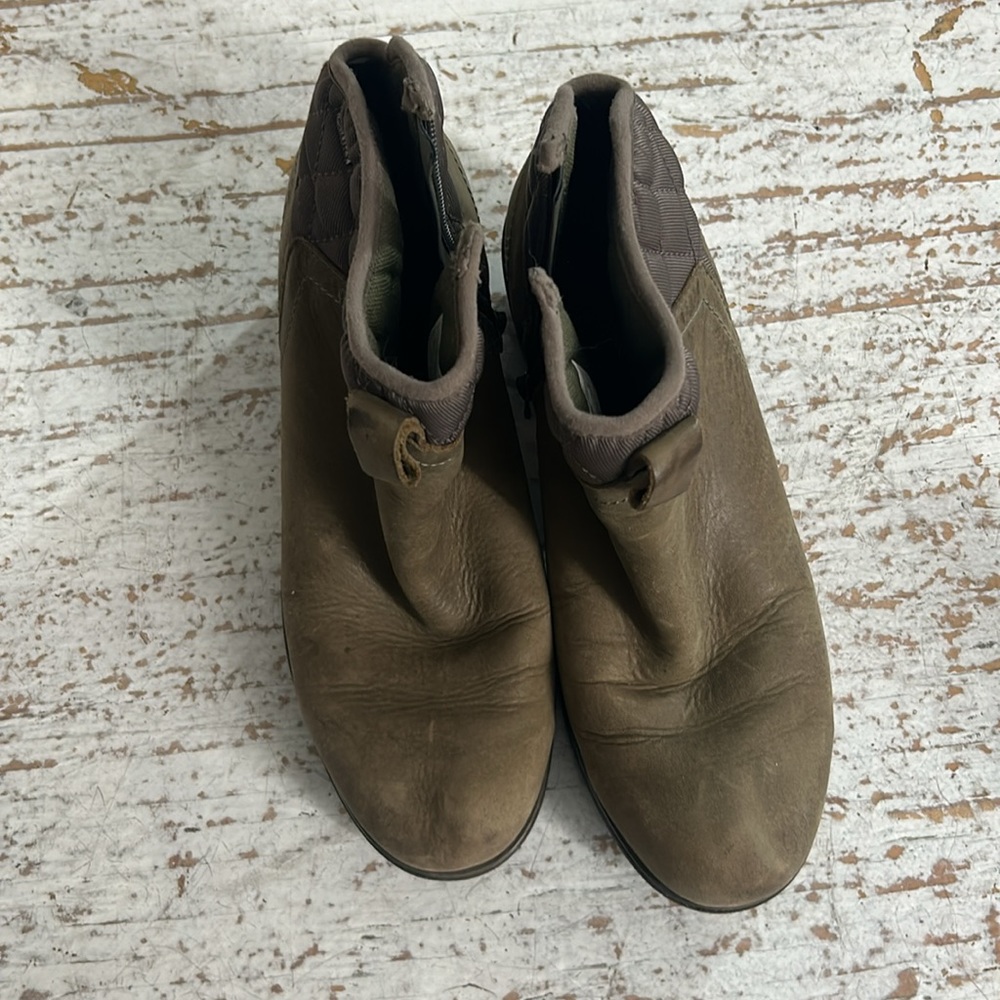 Merrell Size 9 boot - Picture 2 of 3